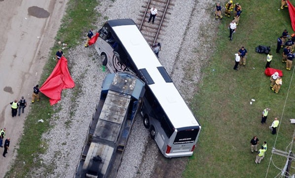 tren-otobusu-alip-goturdu-olu-ve-yaralilar-var-2740095