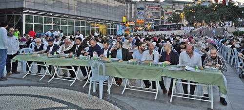 semerkand vakfı Gaziosmanpaşa şubesi iftar verdi