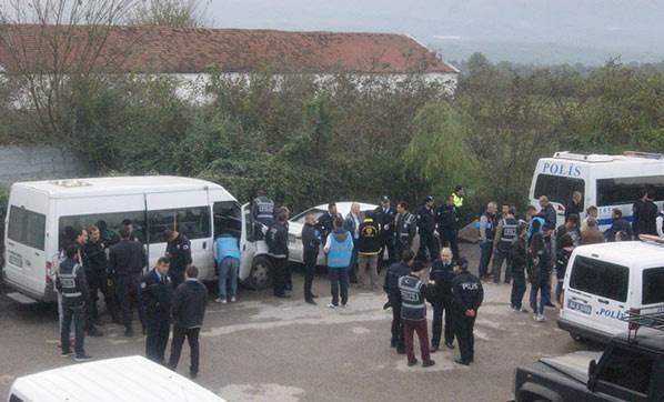 Hendek’te 300 polisle operasyon: 6 gözaltı