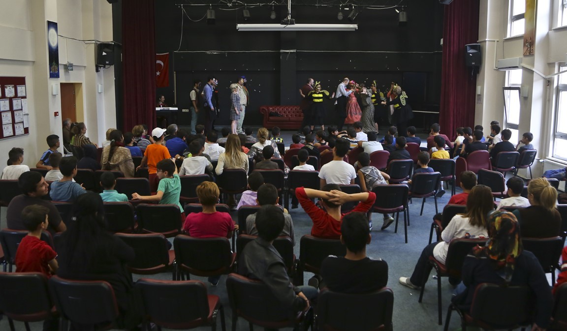 Belediye tiyatrosu çocuk yuvasında