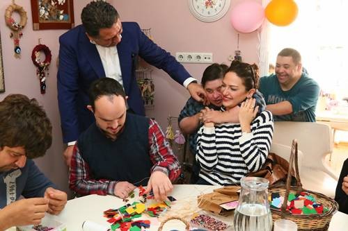 Ünlü Oyuncu Eyüp Belediyesinin Özel Çocuklarıyla Duygusal Anlar Yaşadı