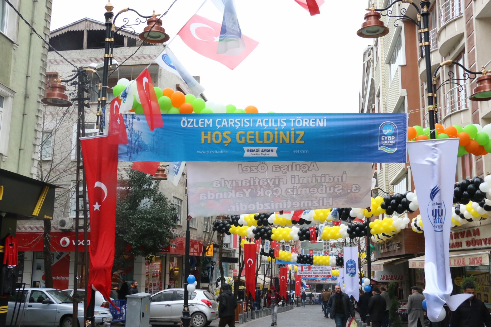 Yenilenen Özlem Çarşısı hizmete açıldı