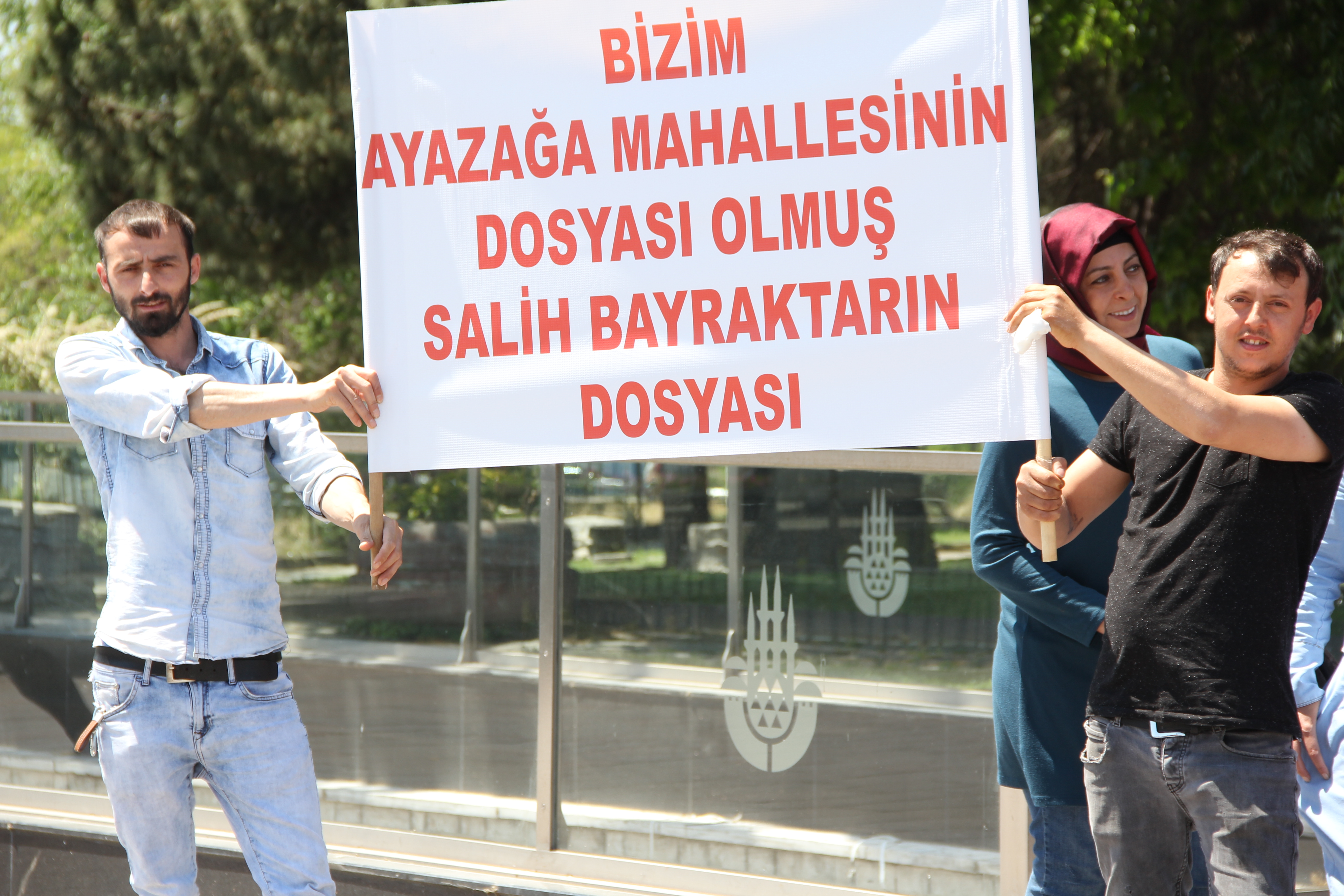 AYAZAĞA HALKI BÜYÜKŞEHİR BELEDİYESİ ÖNÜNDE EĞLEM YAPTI : SALİH BAYRAKTAR ” I CUMHURBAŞKANI RECEP TAYYİP ERDOĞAN ” A ŞİKAYET ETTİLER