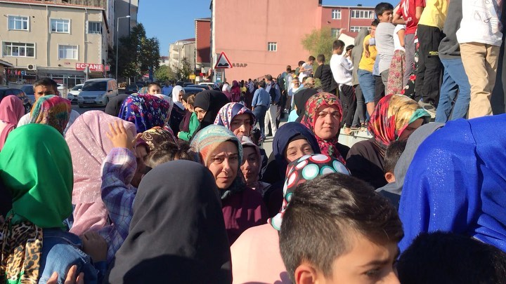 Arnavutköy Boğazköy “de Yıkılan Okul İçin veliler Bir araya geldi.