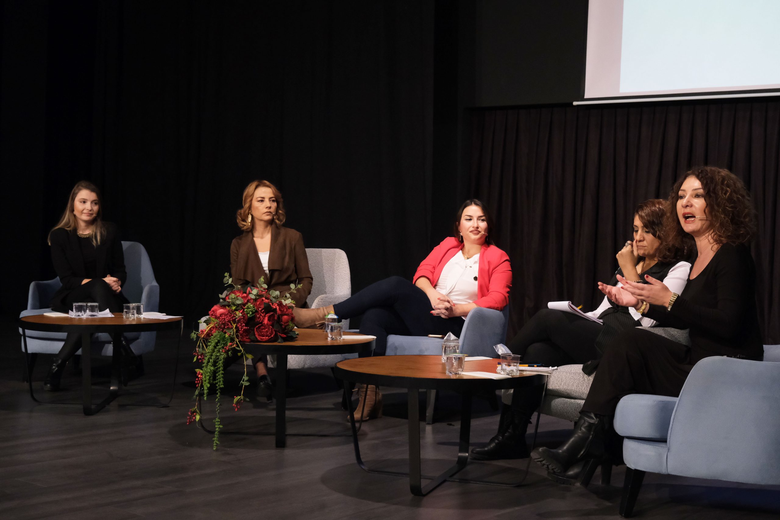 MALTEPE’DE 5 ARALIK KADIN HAKLARI GÜNÜ UNUTULMADI