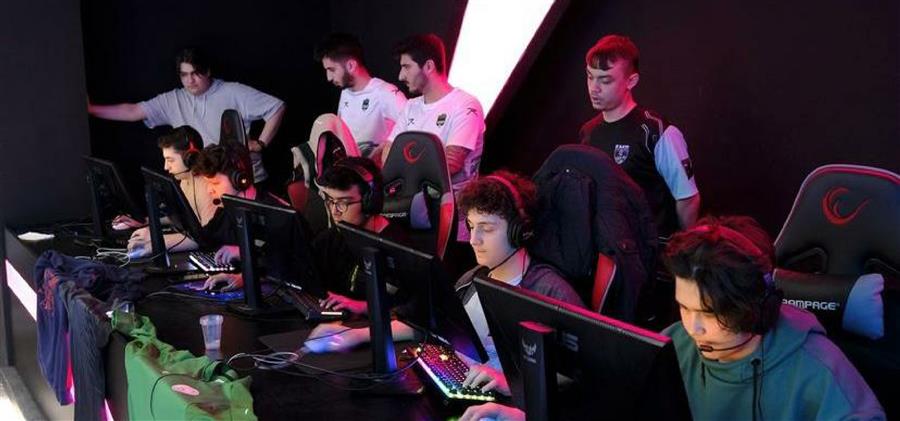 Gaziosmanpaşa Belediyesi Espor Takımı Kupaya Doymuyor