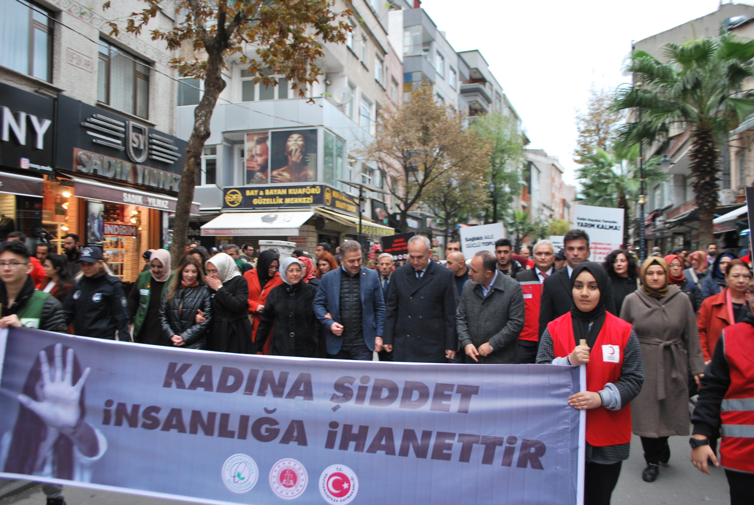 KADINA YÖNELİK ŞİDDETE HAYIR YÜRÜYÜŞÜ