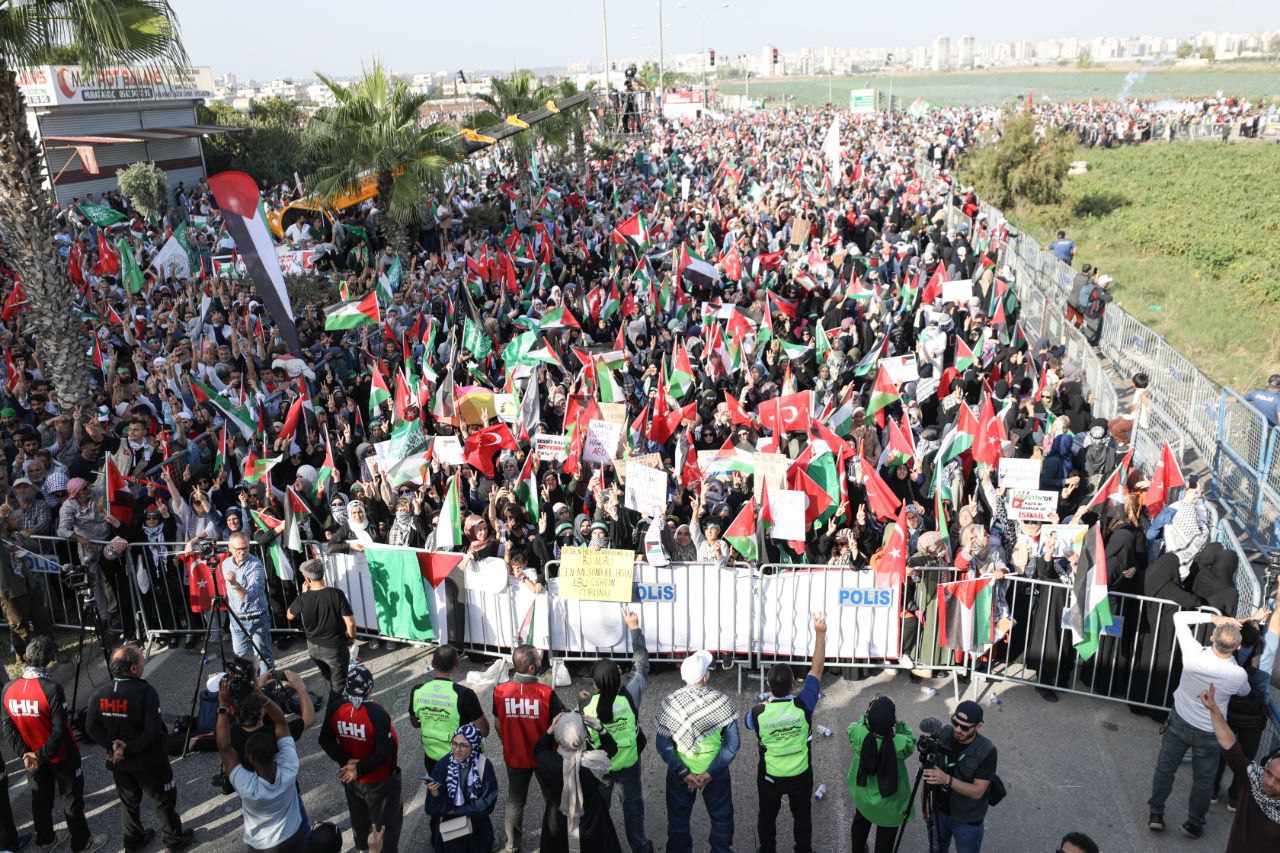 Filistin İçin Özgürlük Konvoyu, on binlerce kişiyle İncirlik Üssü’ndeydi