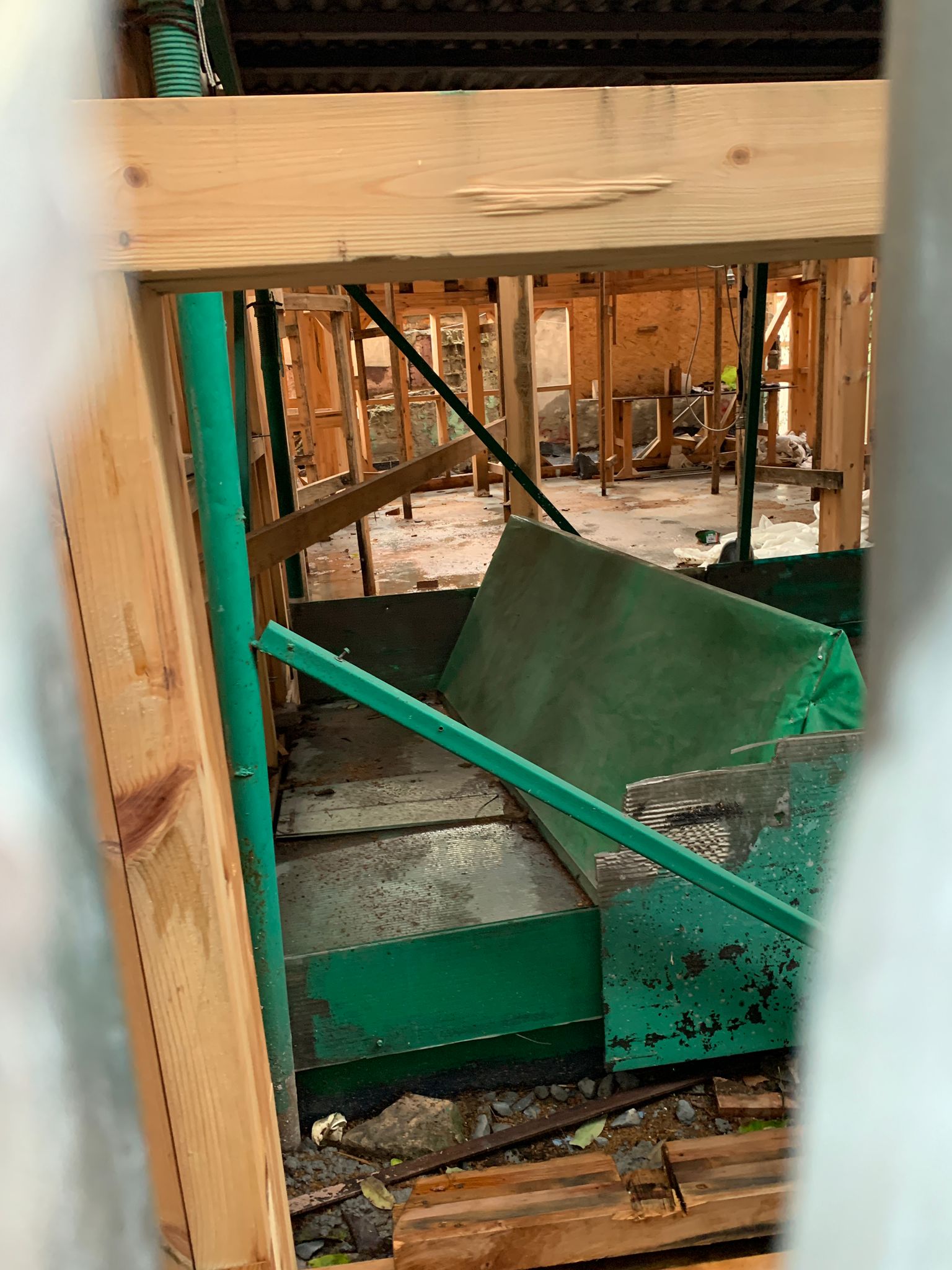 TÜRBEYİ MUNDAR ETTİLER