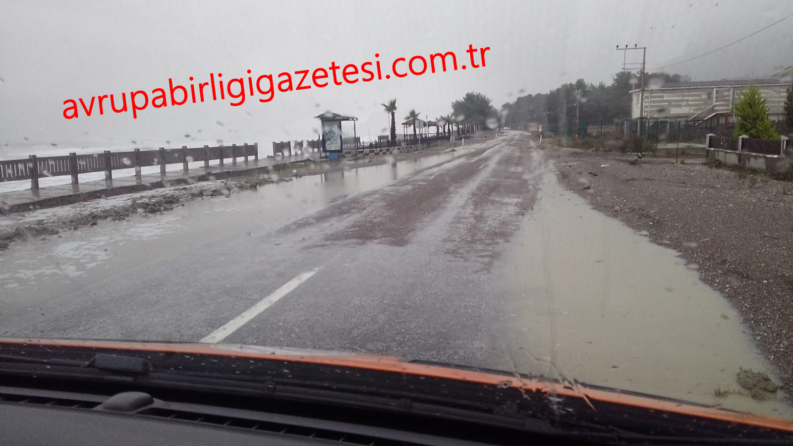 KASTAMONU CİDE SAHİLİNİ DALGALAR YUTTU