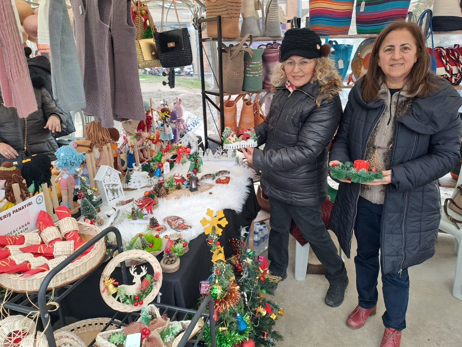 Sakarya’da kadın girişimciler el emeği ürünlerini fuarda satarak gelir kazanıyor