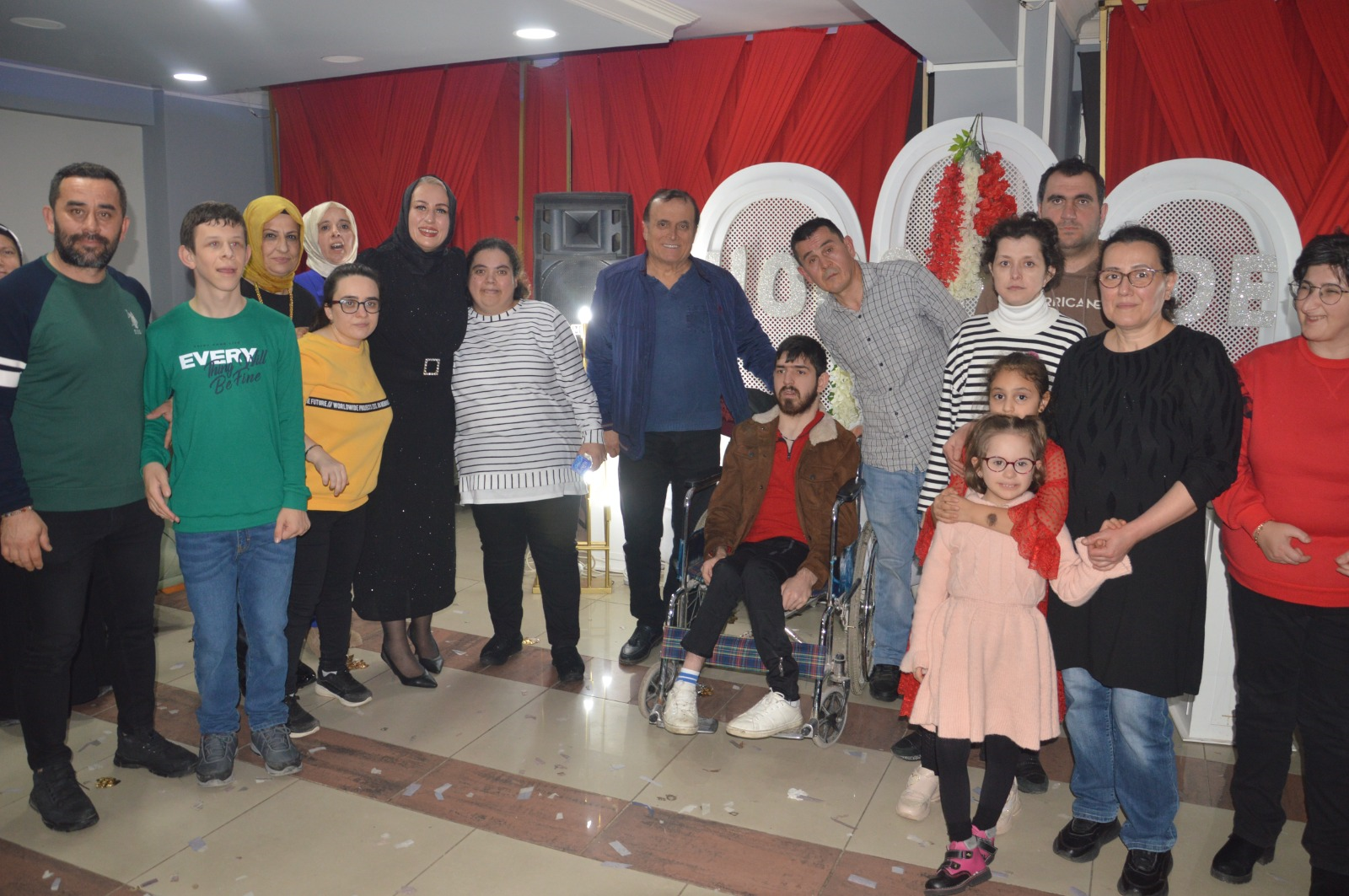KARADENİZ SANATCISINDAN ENGELLİLERE MORAL GECESİ