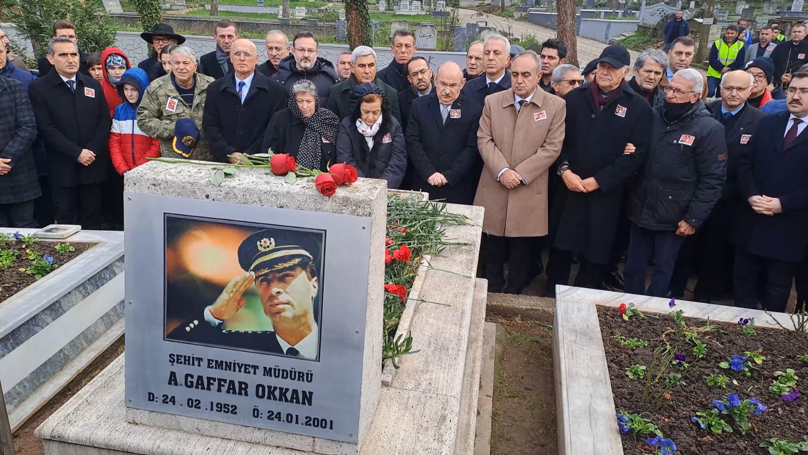 Şehit Emniyet Müdürü mezarı başında anıldı