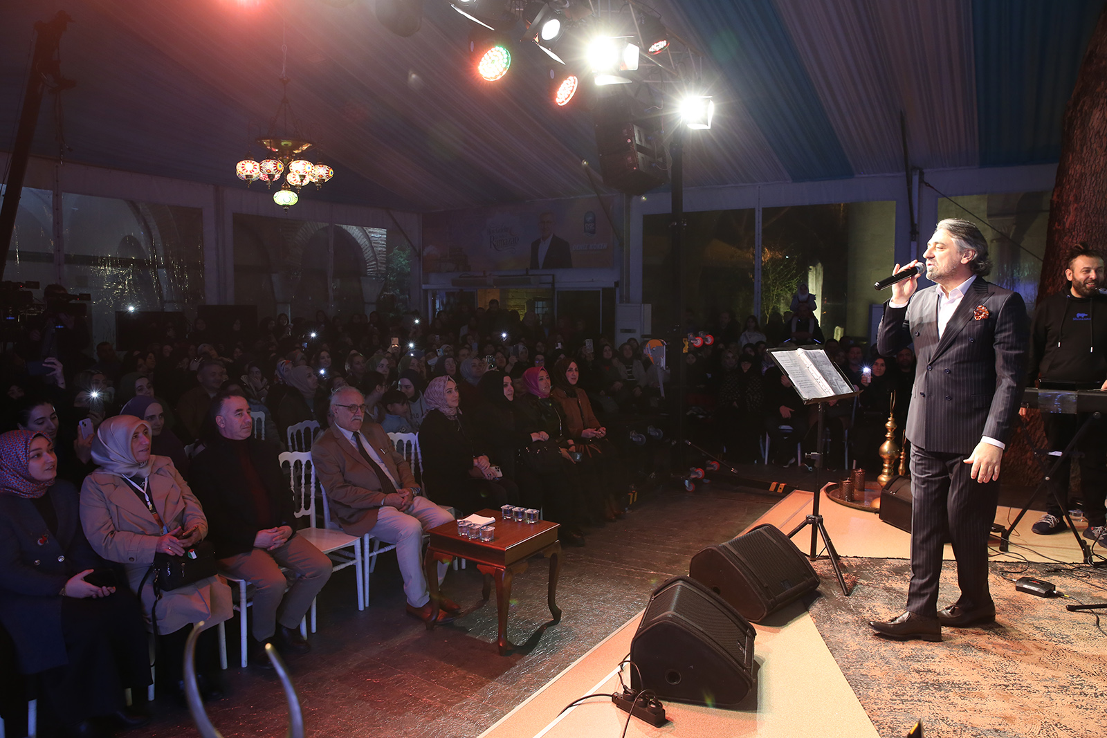 Eşref Ziya Terzi’den gönüllerin pasını silen konser