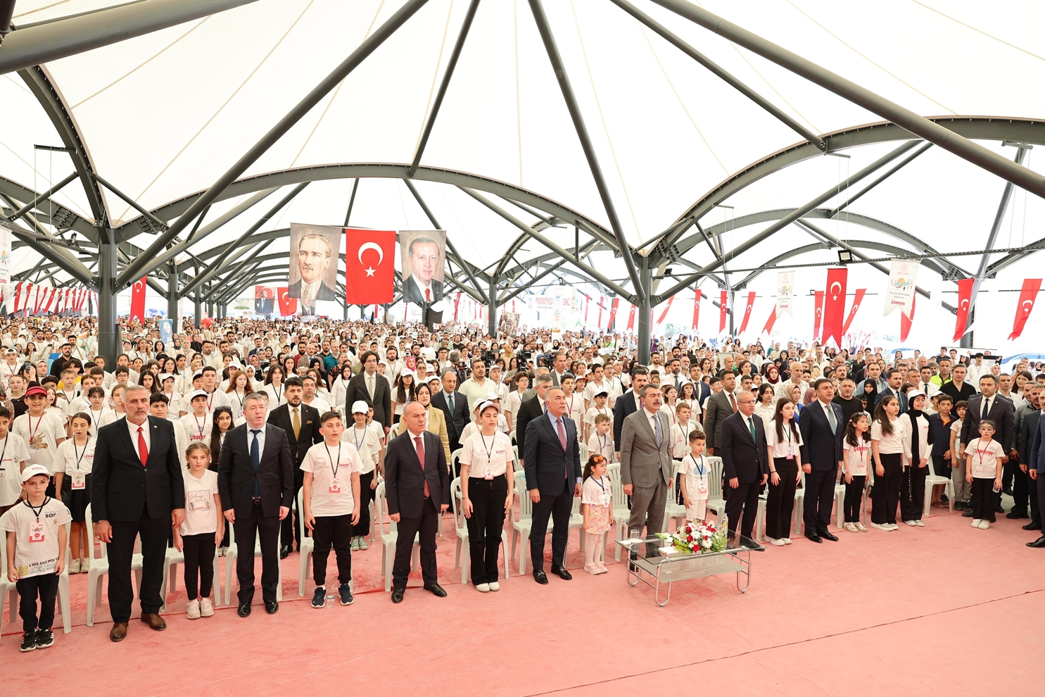 Bakan Tekin’in Katılımıyla Sultangazi’de Harezmi Eğitim Modeli Yılsonu Şenliği