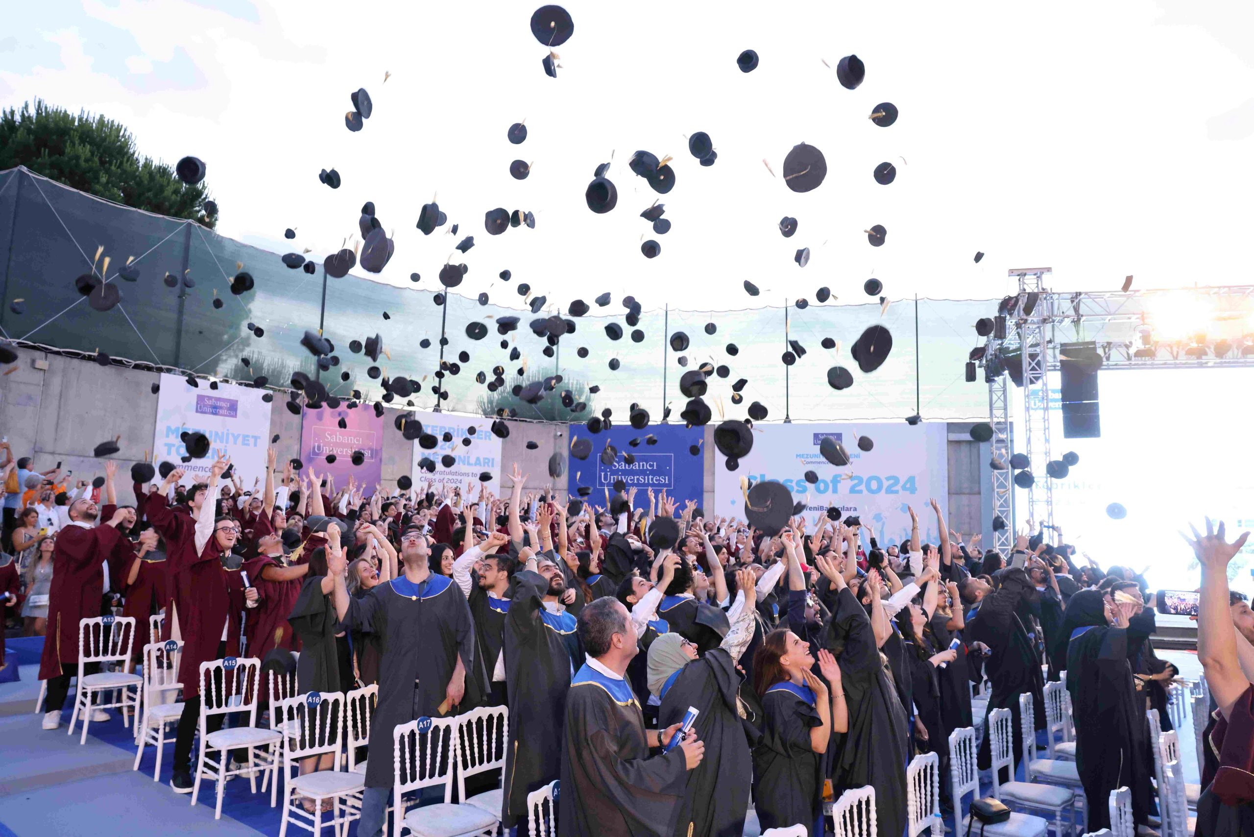 SABANCI ÜNİVERSİTESİ KURUCU MÜTEVELLİ HEYETİ BAŞKANI GÜLER SABANCI, YENİ MEZUNLARA SESLENDİ: