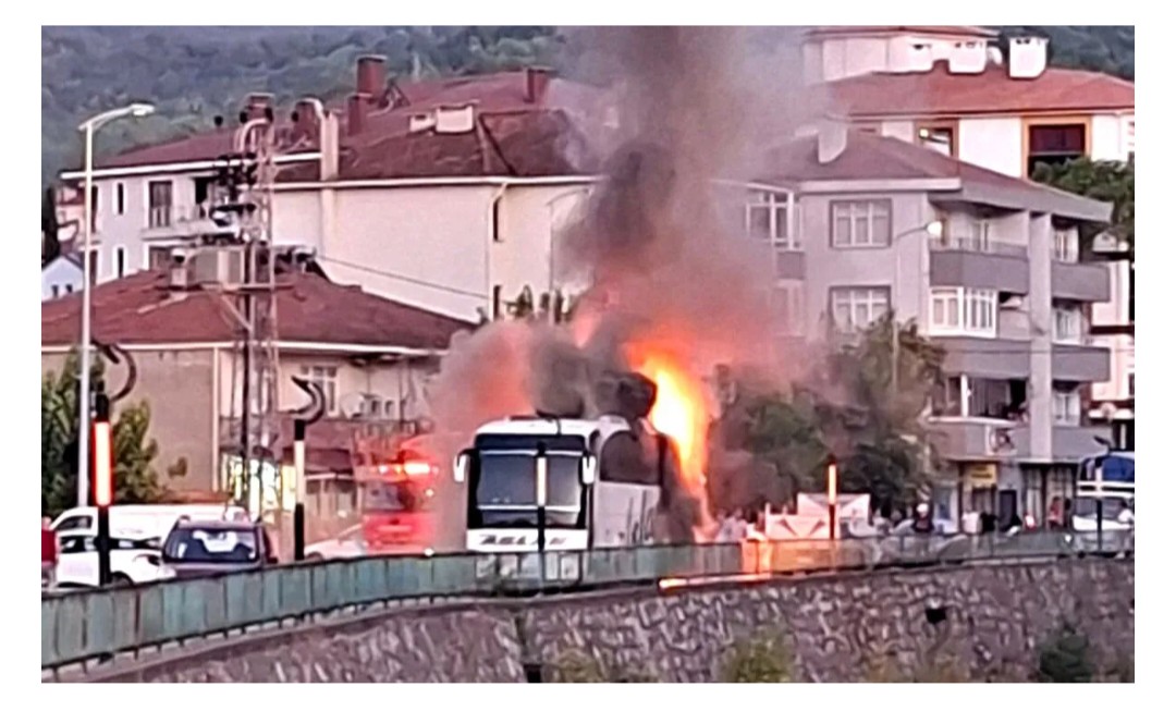 Kastamonu Cide ‘de Lux yat ve otobüs aynı anda yandı. Kundaklama şüphesi var.