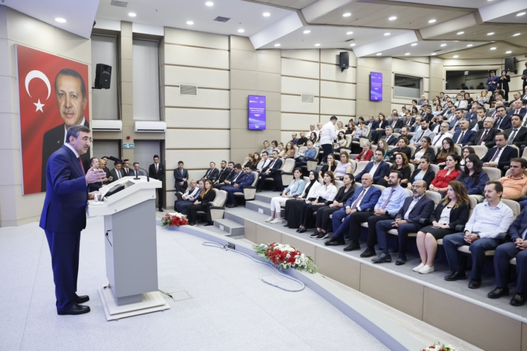 Cevdet Yılmaz: Enflasyonla mücadele ve istihdam artışı önemli önceliklerimiz