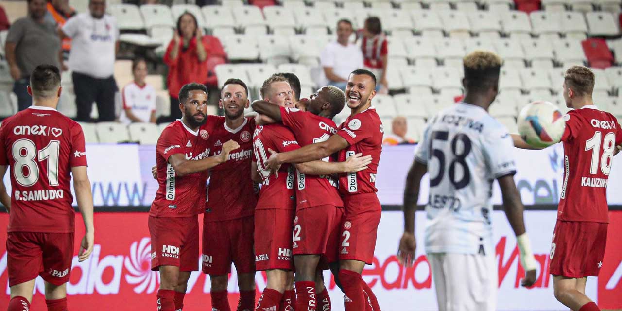 Antalyaspor, Adana Demirspor karşısında son saniyede güldü