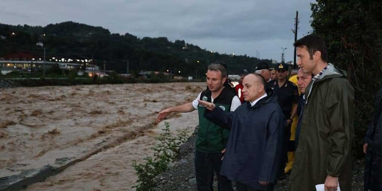 Artvin'de heyelan ve taşkınlar nedeniyle 32 köy yolu kapandı