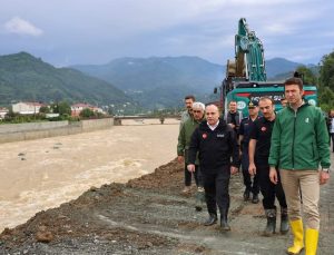 Artvin'de sel ve heyelandan kapanan 32 köy yolu ulaşıma açıldı