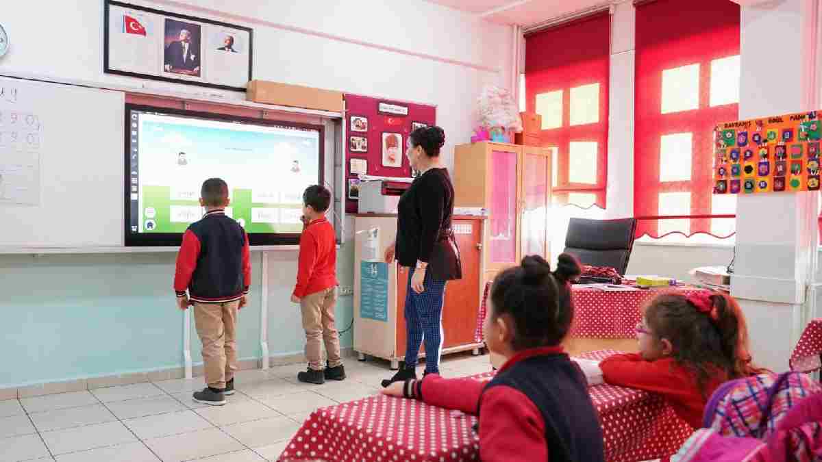 Eğitim yılı başladı: 20 milyon öğrenci ve 1.2 milyon öğretmen okula döndü