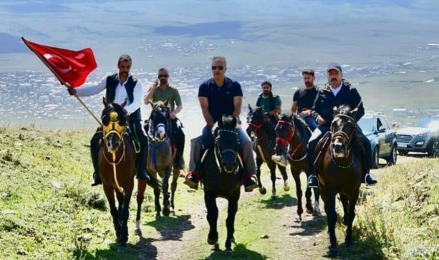 Hayrettin Çiçek, Yıldızlı Dağ'daki doğa yürüyüşüne katıldı