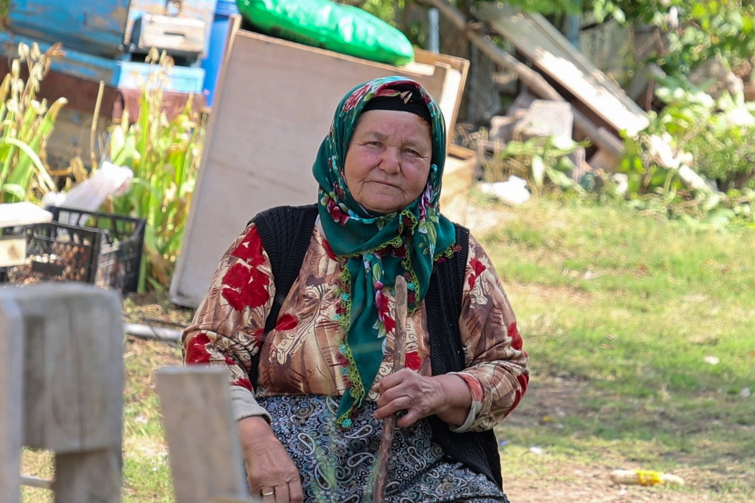 Uşak'ta yaşanan su baskınında yaşlı kadın geçim kaynağını kaybetmişti