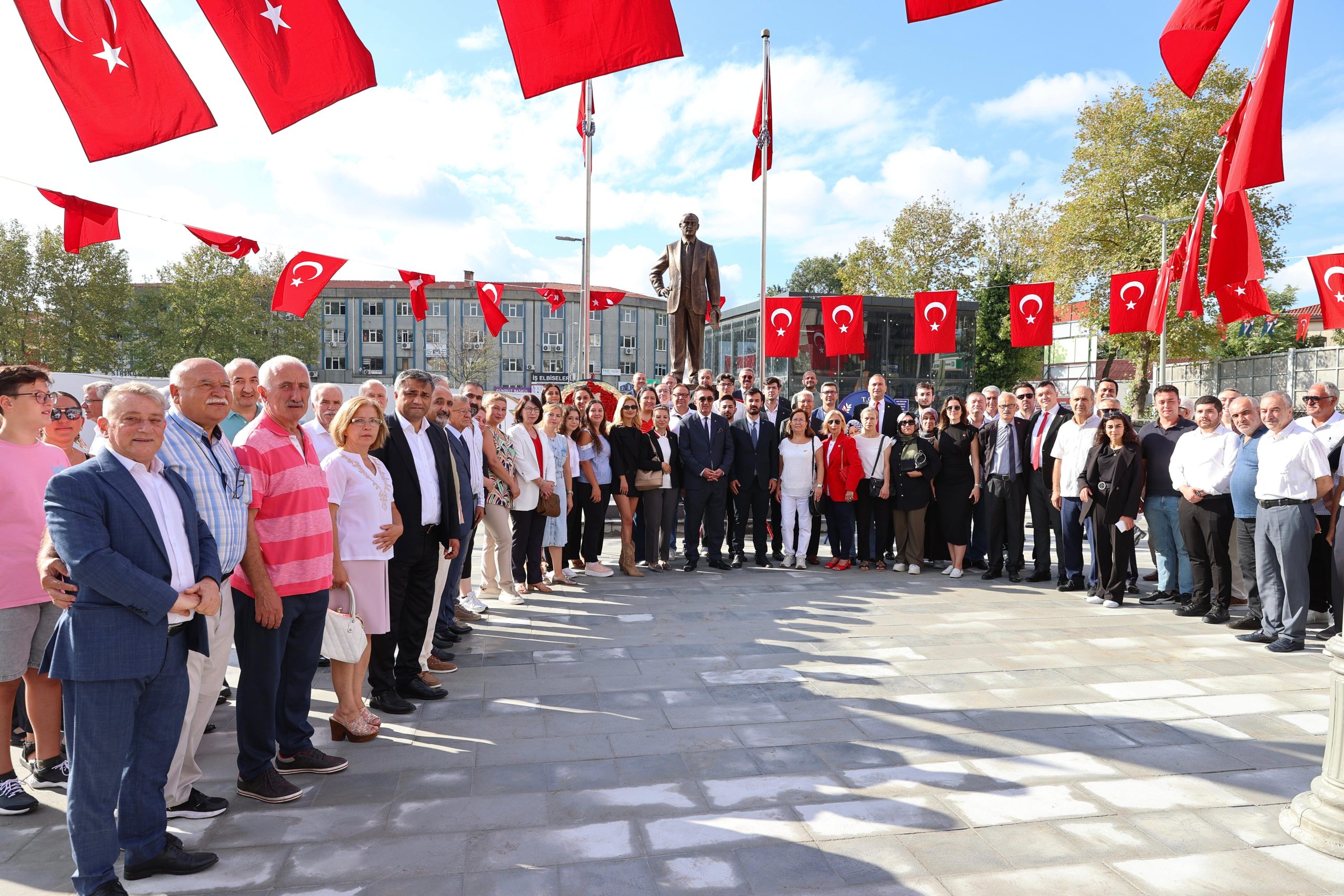 Zafer Bayramı Bayrampaşa’da coşkuyla kutlandı