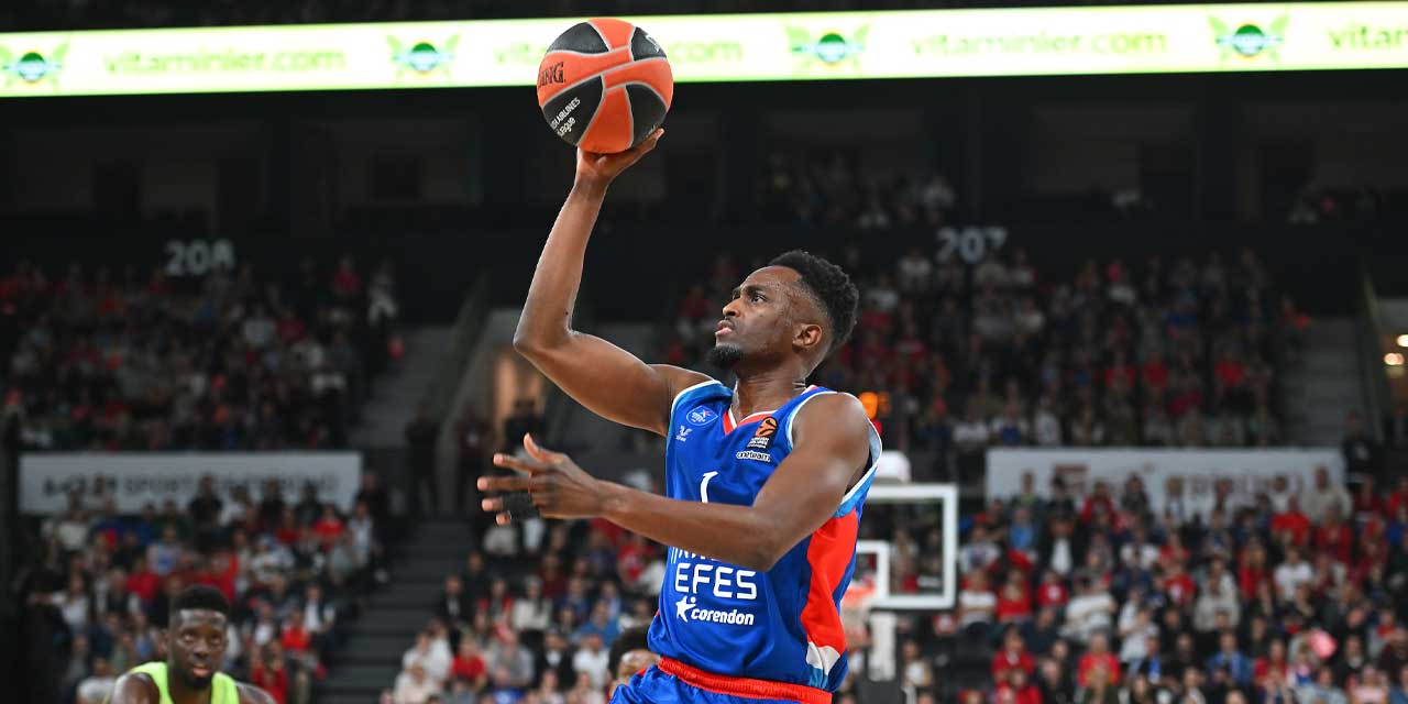 Anadolu Efes, Euroleague'de Barcelona'ya mağlup oldu