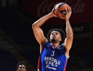 Anadolu Efes, Maccabi Playtika'ya Sırbistan'da boyun eğdi