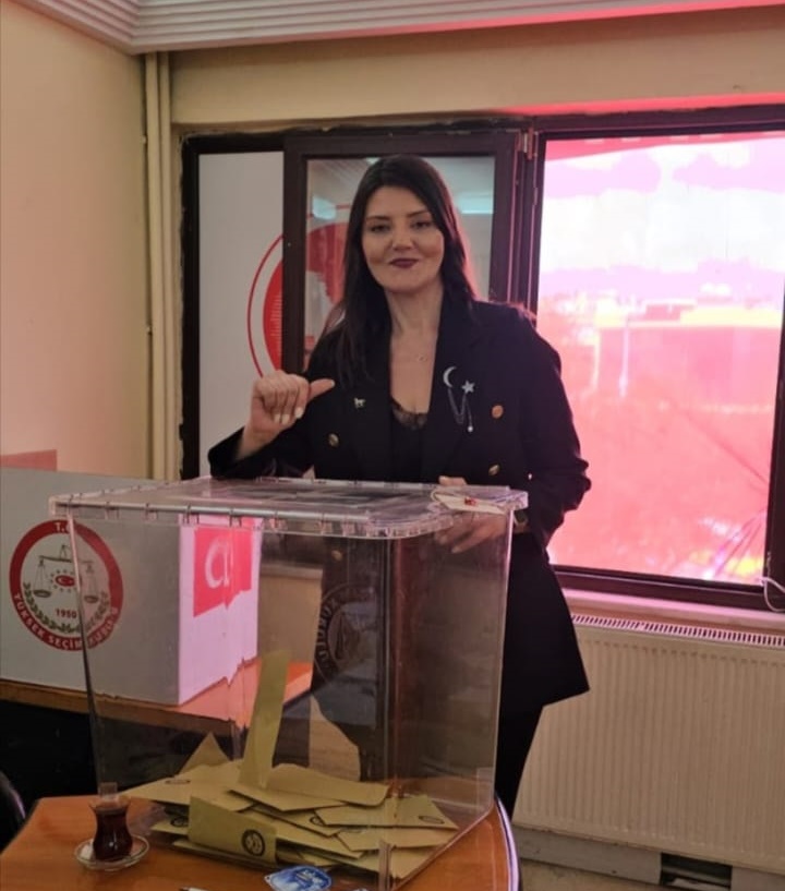 Banu Yabaş İlgar Yeniden İlçe Başkanı
