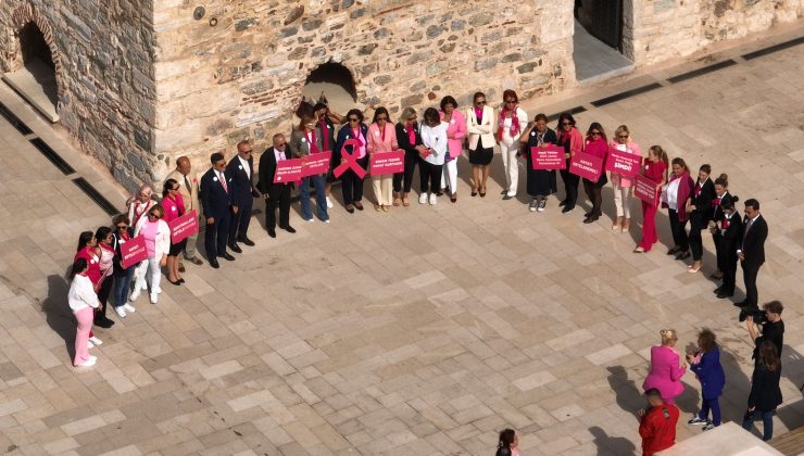 YYÜ GAZİOSMANPAŞA HASTANESİ EKİM AYI MEME KANSERİ FARKINDALIĞI İÇİNKIZ KULESİNE PEMBE KURDELE BAĞLADI