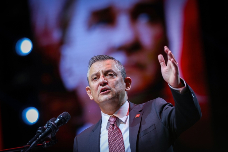 CHP Lideri Özgür Özel'den "Yenidoğan Çetesi" tepkisi: "Hastaneleri bir gecede kamulaştıralım"