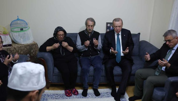 Cumhurbaşkanı Erdoğan'dan trafik kazasında hayatını kaybeden Betül Önderoğlu’nun ailesine taziye ziyareti