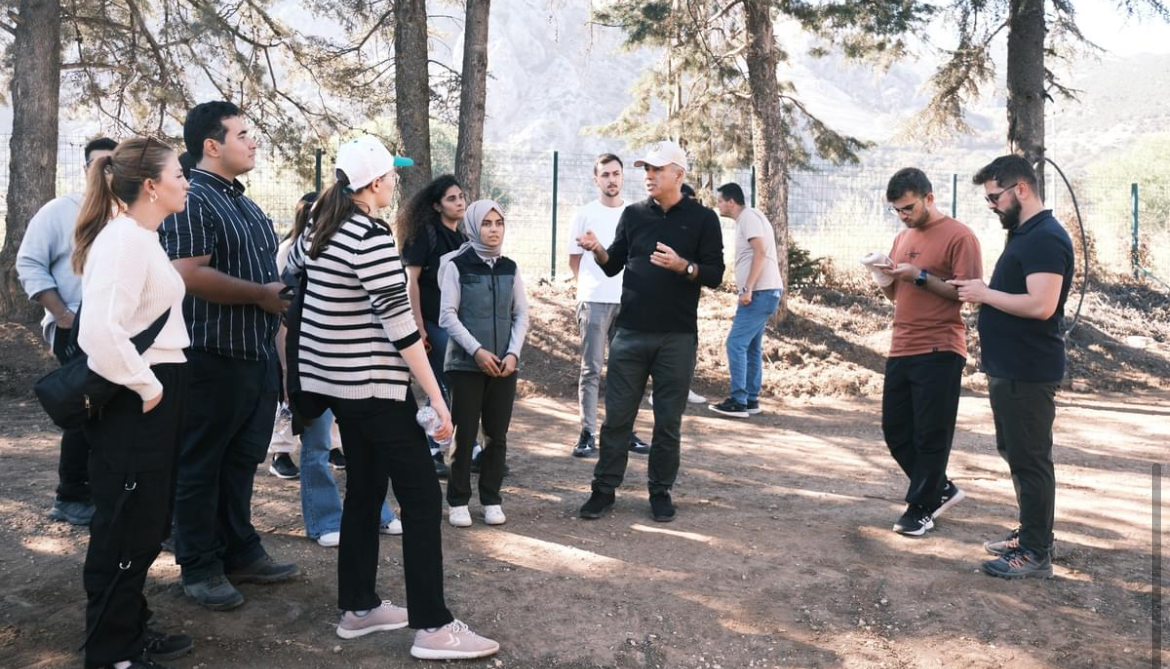 Isparta'da mesleki eğitim öğrencileri fidanlıkta