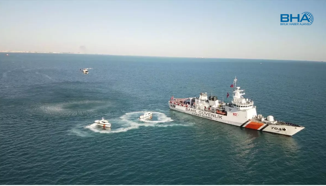 Mersin’de Cumhuriyet’in 101. Yılı'na özel “Deniz Gözü” gösterisi