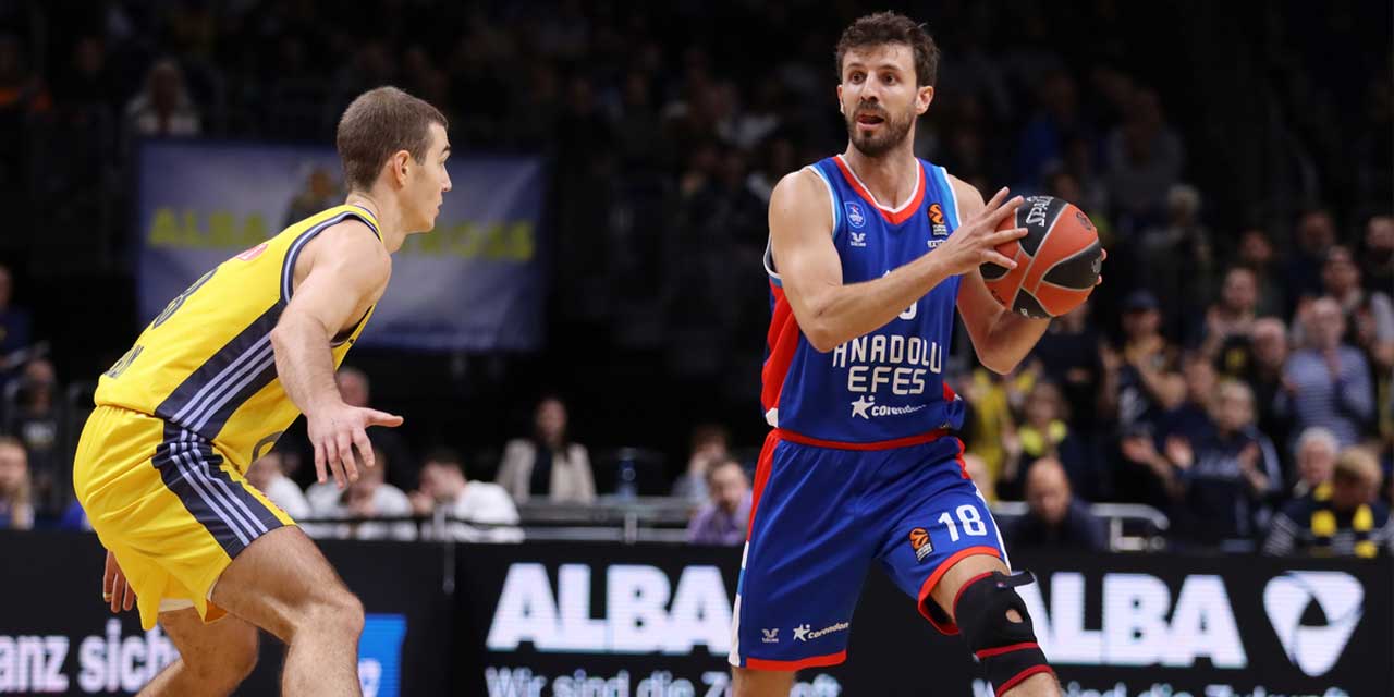 Anadolu Efes, EuroLeague'de Alba Berlin'i rahat geçti
