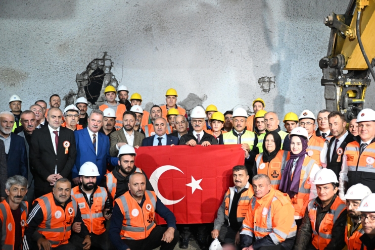 Çamlıhemşin Tüneli'nde ışık göründü!