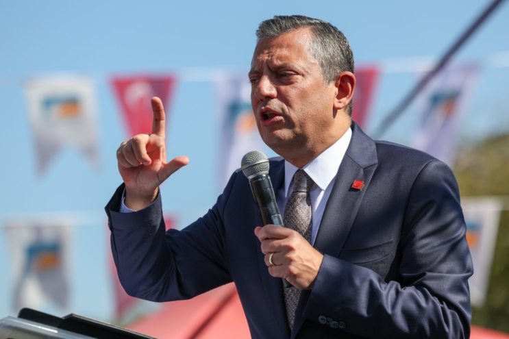 Özgür Özel: Esenyurt'u boş bırakmayacağız