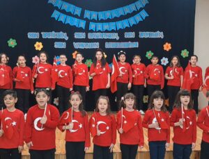 Öğrenciler biriktirdikleri harçlıkları silahlı kuvvetler vakfına bağışladılar