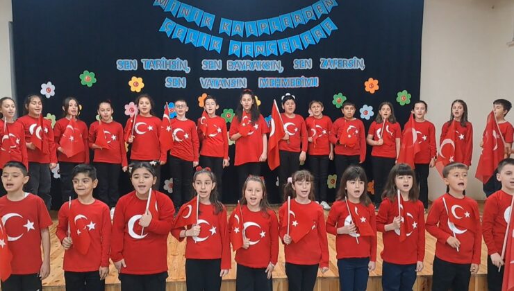 Öğrenciler biriktirdikleri harçlıkları silahlı kuvvetler vakfına bağışladılar