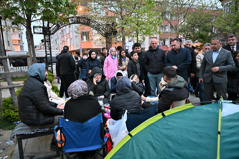 GAZİOSMANPAŞA BELEDİYESİ’NDEN, DEPREM SONRASI DAYANIŞMA SEFERBERLİĞİ