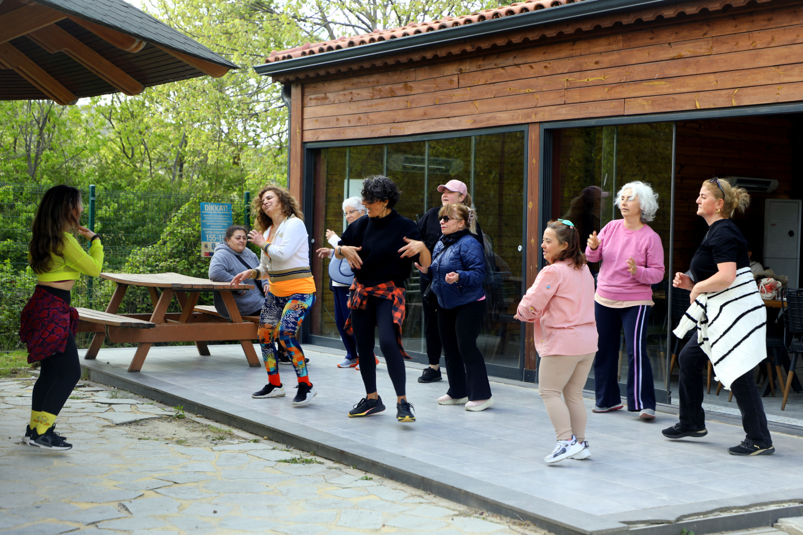 Eyüpsultanlı kadınlar Dünya Dans Günü’nü zumba ile kutladı