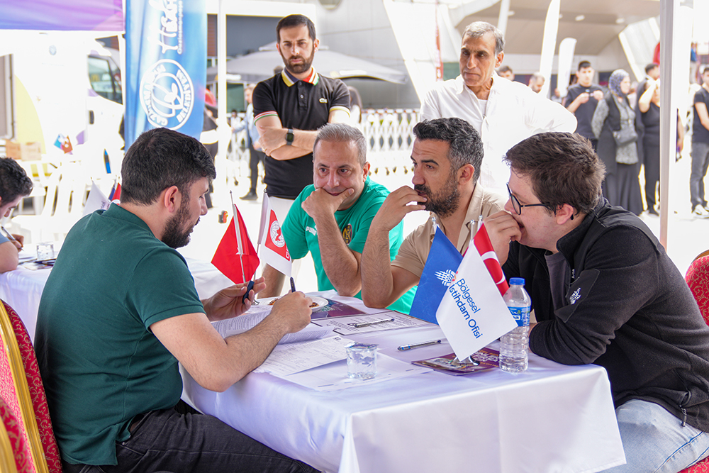 GAZİOSMANPAŞA’DA İŞ ARAYANLAR, KARİYER FUARI’NDA BULUŞTU