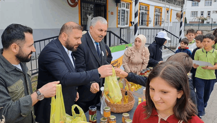 Sakaryalı Arıcılar Dünya arıcılar gününü öğrencilerle birlikte kutladılar