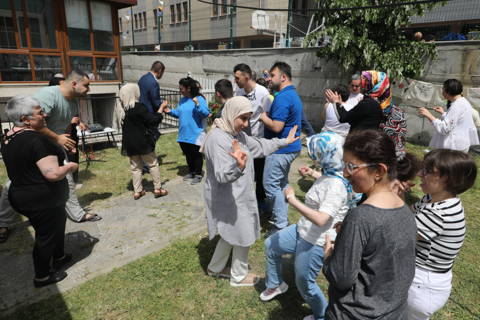 Özel çocuklardan annelerine sevgi dolu sürpriz