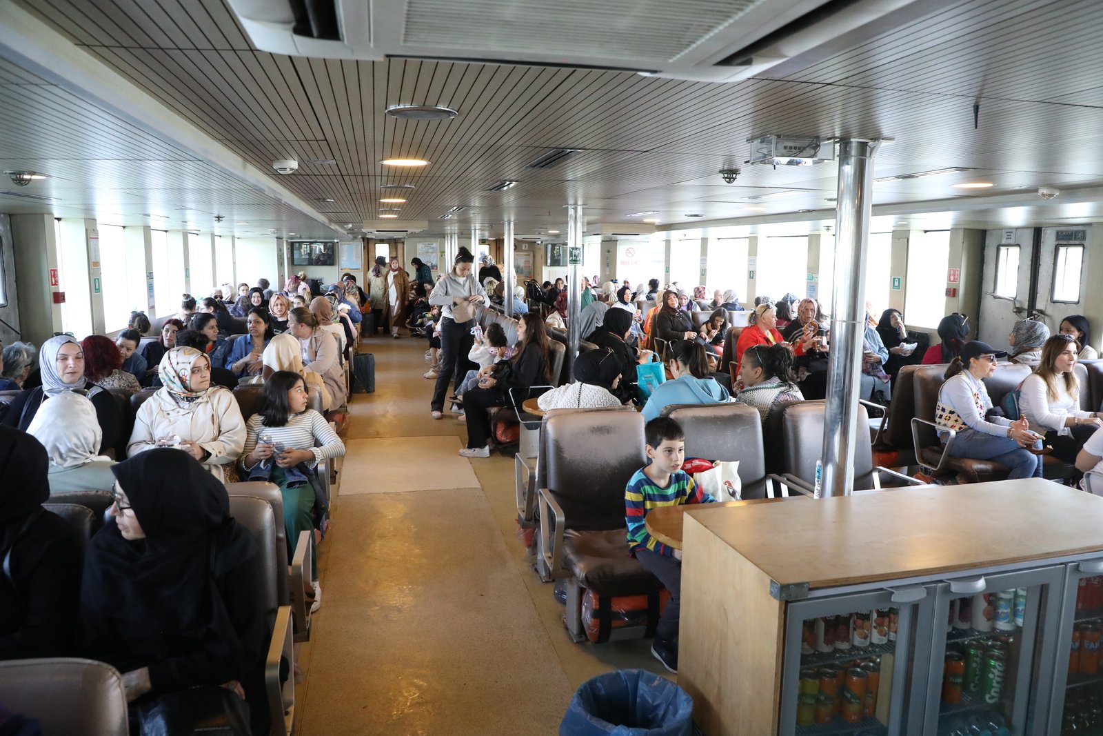 Boğaz’ın serin sularında anneler günü coşkusu