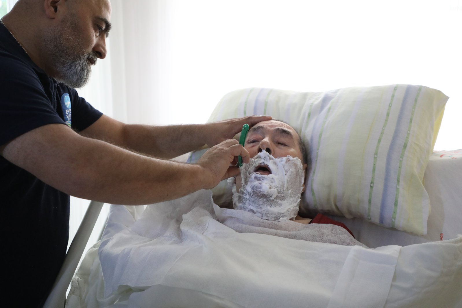 Eyüpsultan Belediyesi’nden anlamlı hizmet: Evde bayram tıraşı desteği