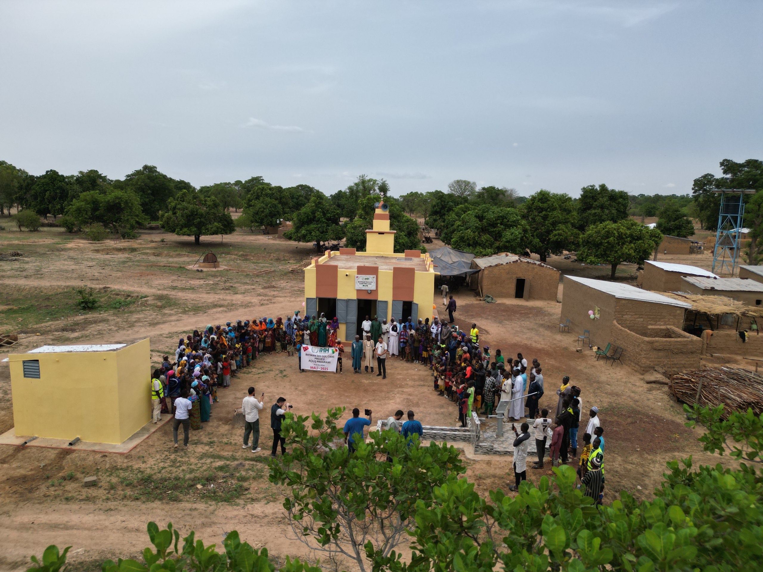 İHH Mali’de 2 cami ve 1 su kuyusu açtı